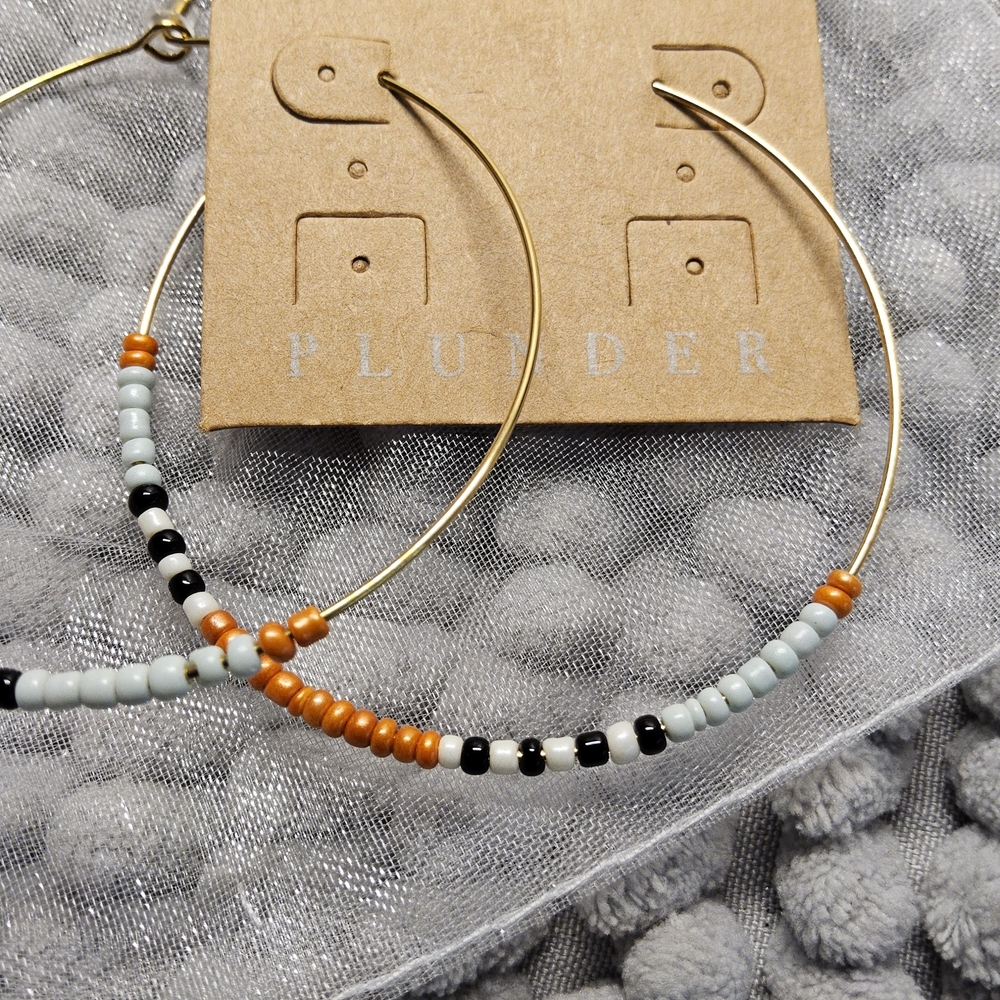 NWOT Plunder Beaded Hoop Earrings - Picture 2 of 3